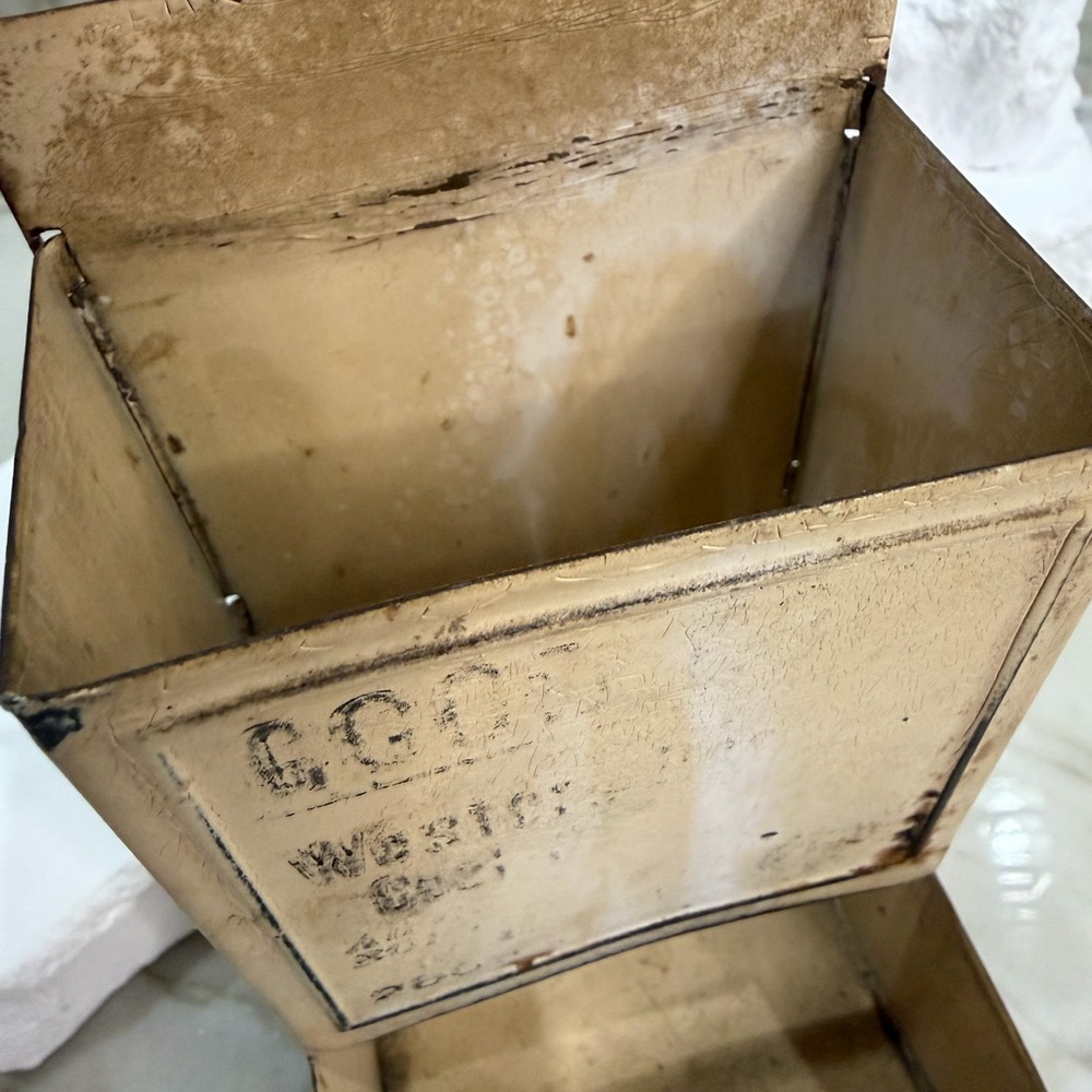 Vintage Industrial Metal Matches Wall Mount Bin Box Rustic Farmhouse Distressed - Picture 7 of 8